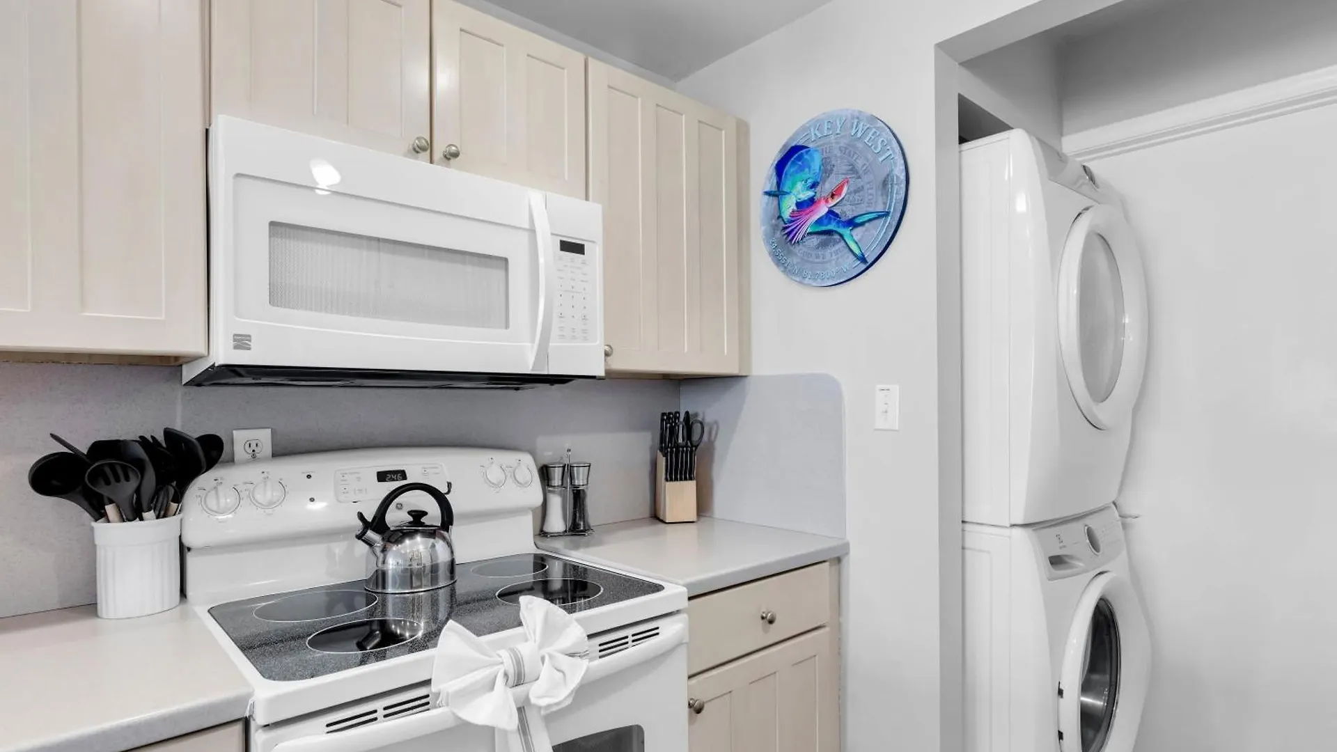 Holiday home Curacao - Large 2X2 Waterfront Condo Great View Pool & Dock Key West United States