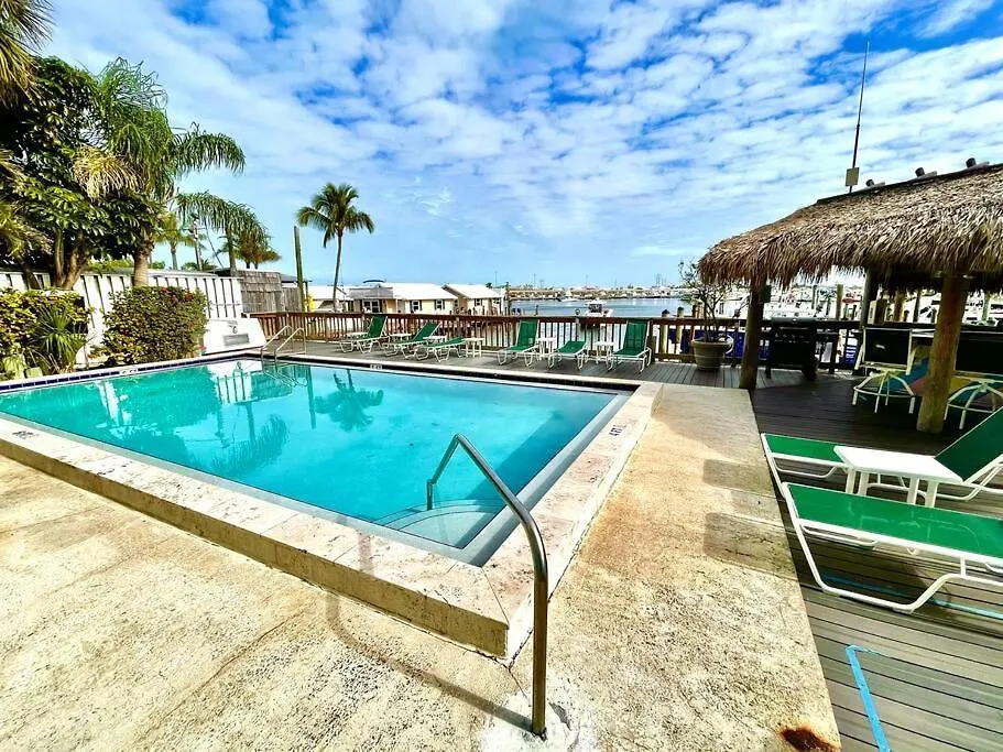 Holiday home Curacao - Large 2X2 Waterfront Condo Great View Pool & Dock Key West United States